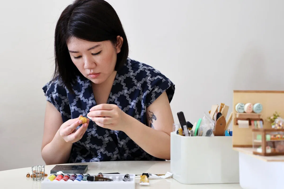 李美贤喜欢以手作技巧来制作微缩模型。（萧紫薇摄）