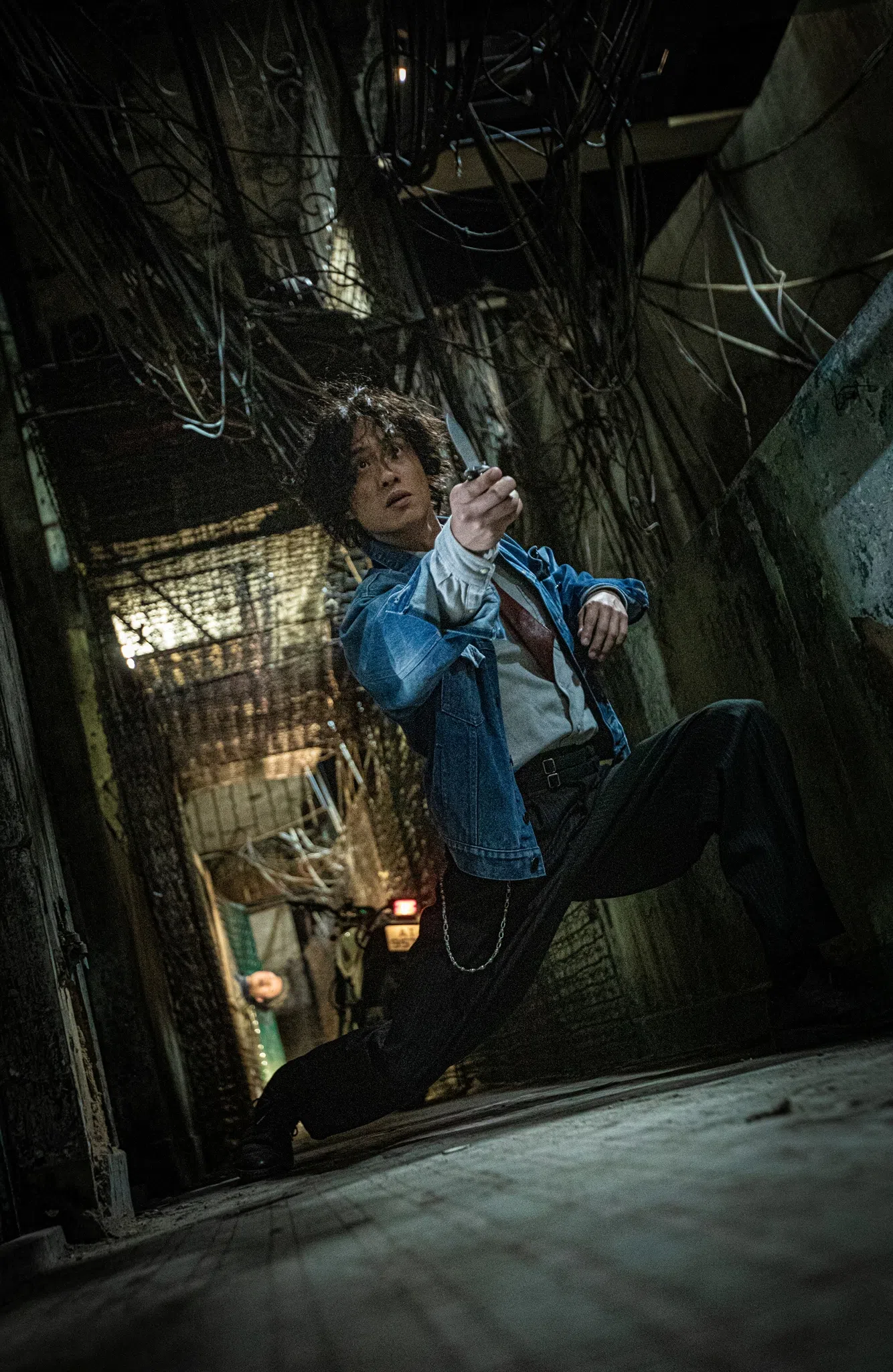 刘俊谦饰演的信一是个俊俏优雅，有贵族气息的城寨打手，一出场就非常吸睛。（邵氏机构提供）