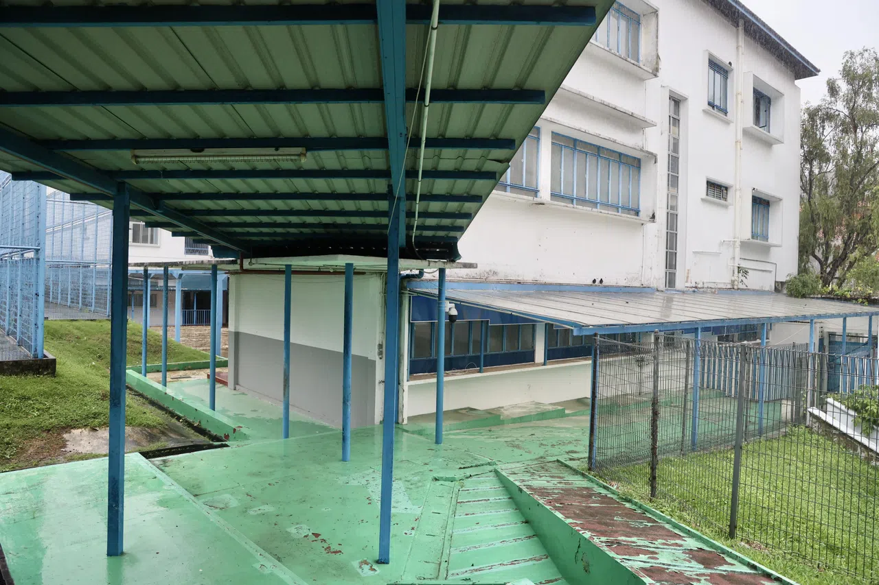 校舍虽残旧，却充满历史感。（郑一鸣摄）