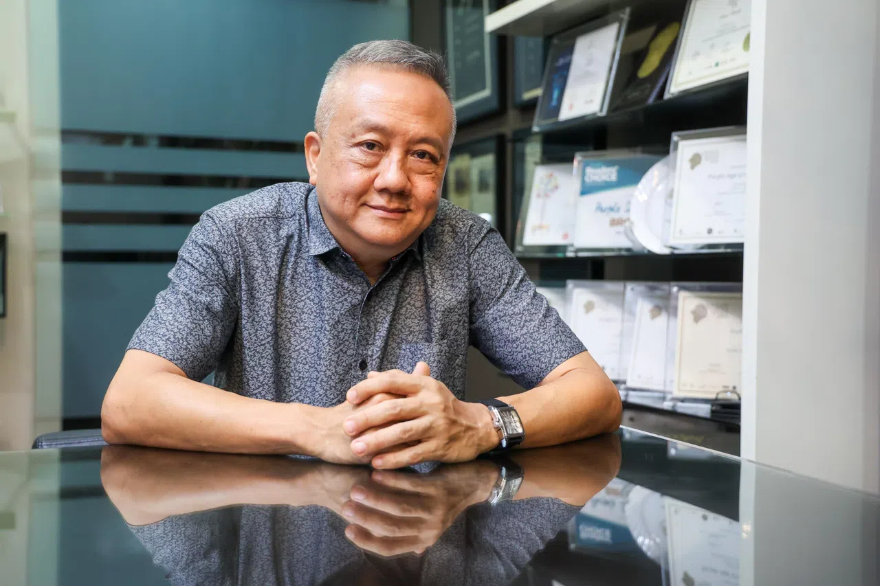 陈锦源认为，中小企业可以重新设计工作岗位，更灵活地调配内部人手，同时聘用非全职员工和实习生，以应对员工休假带来的影响。（档案照片）
