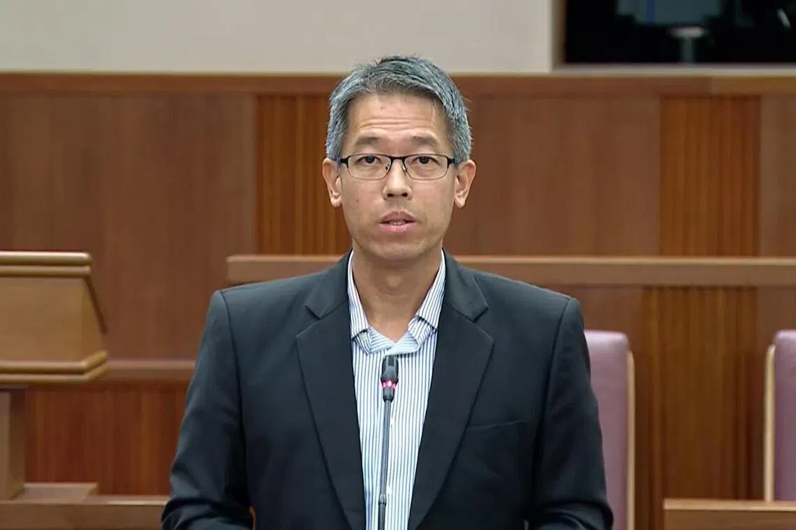 他建议，补助计划可开放给家庭收入处于40百分位以下的未满18岁青少年，用以进修获得认证的编程、演讲、体育或艺术类兴趣班。（
gov.sg视频截图）