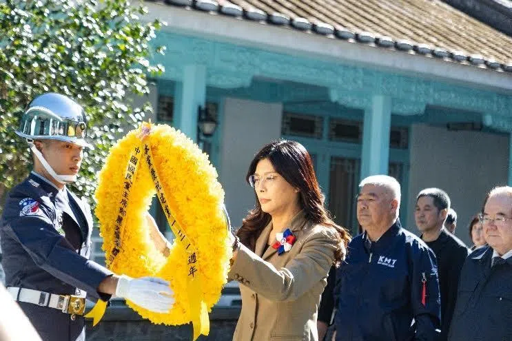 国民党主席郑丽文拜谒两蒋父子 期许“国共进行和解”