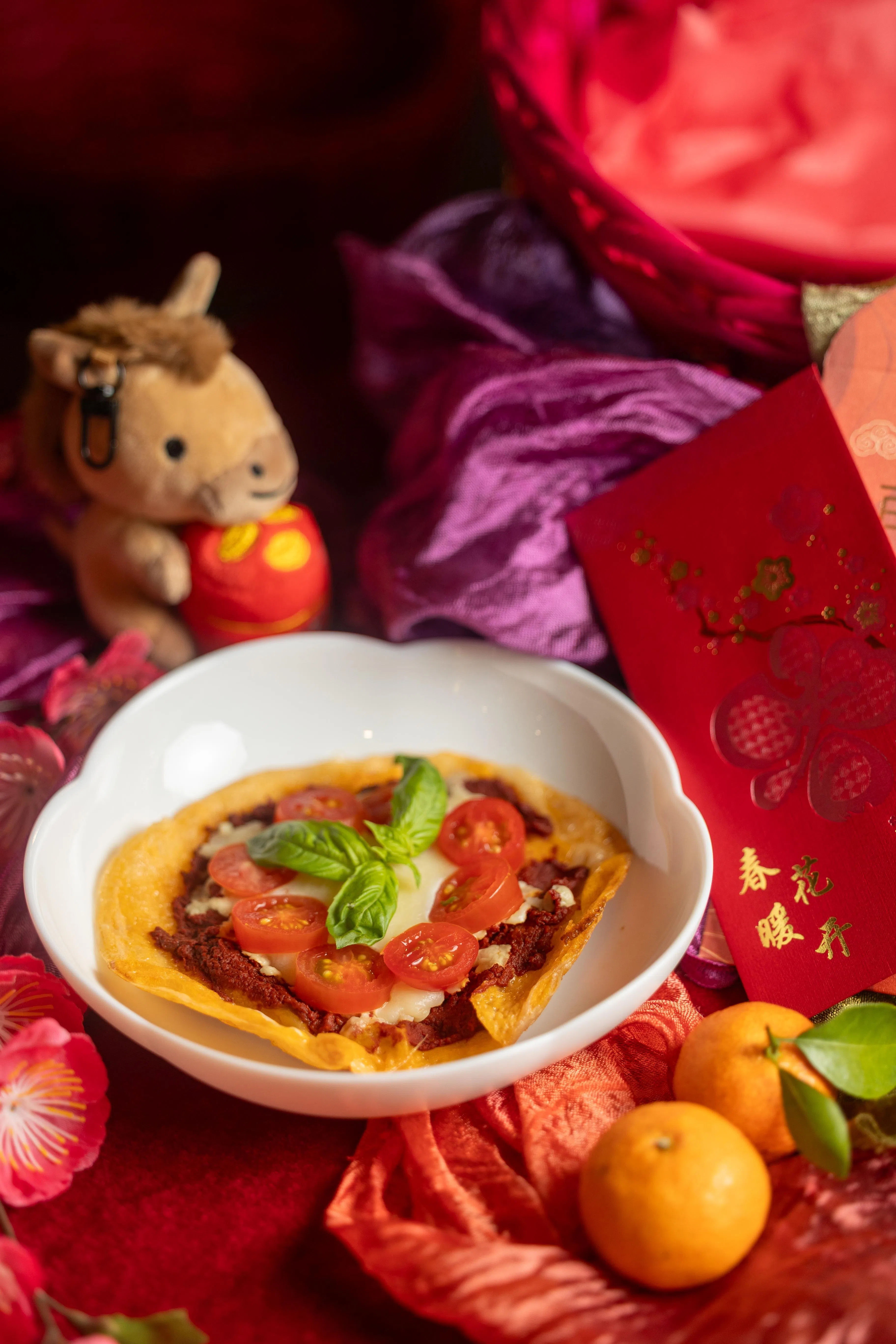 少点番茄酱和芝士，多些樱桃番茄和甜罗勒，味道更清新。（吴先邦摄）