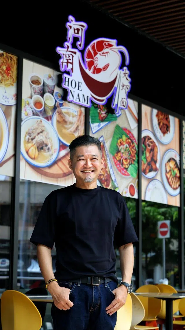 河南集团常务董事黄志发希望以现代化经营，将河南大虾面的品牌发扬光大。（龙国雄摄）