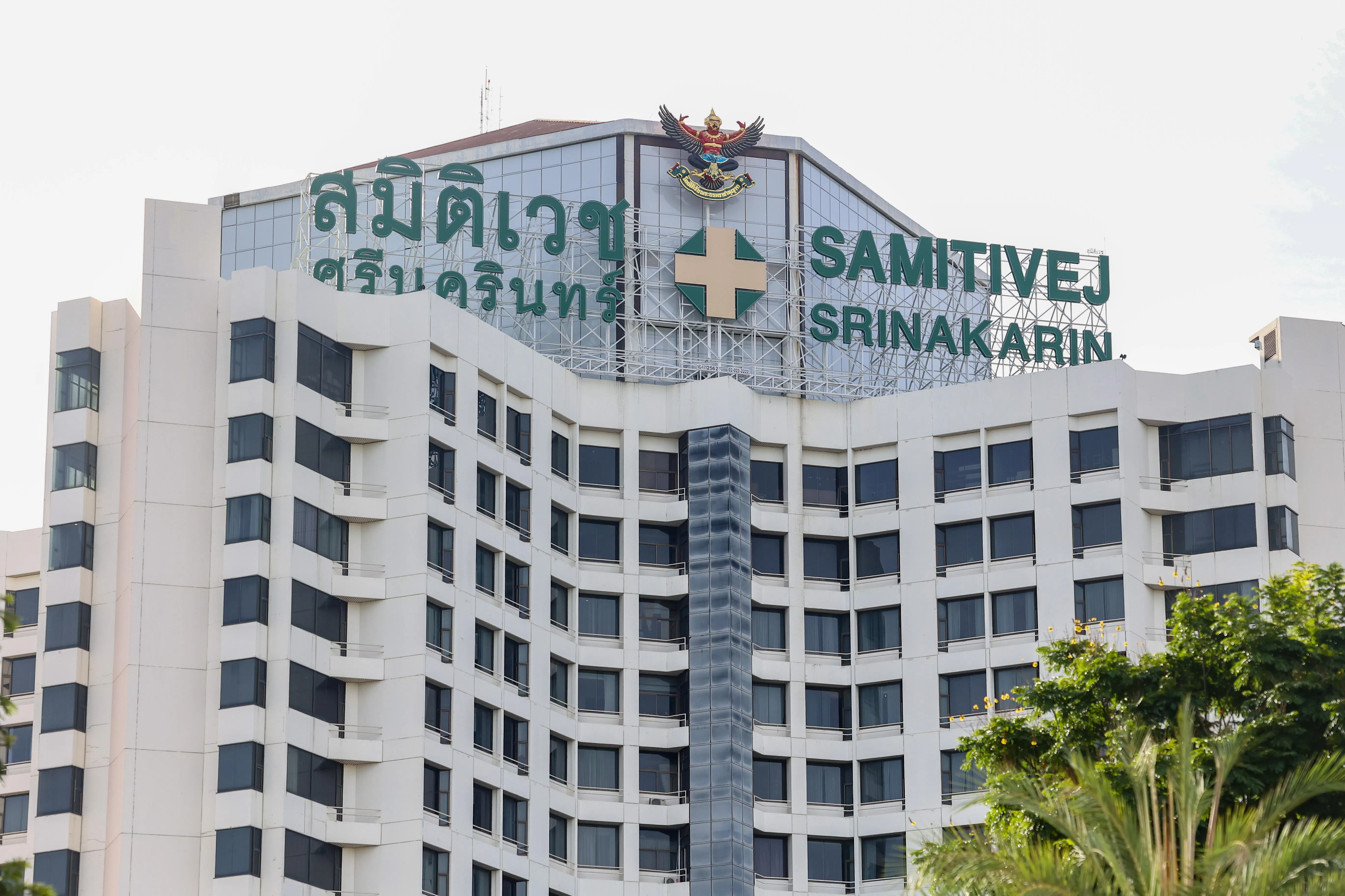 新航SQ321航班降落曼谷后，85名伤者送往当地医院进行救治。另有19人因伤势较轻，被送往当地诊所。（陈渊庄曼谷摄影）