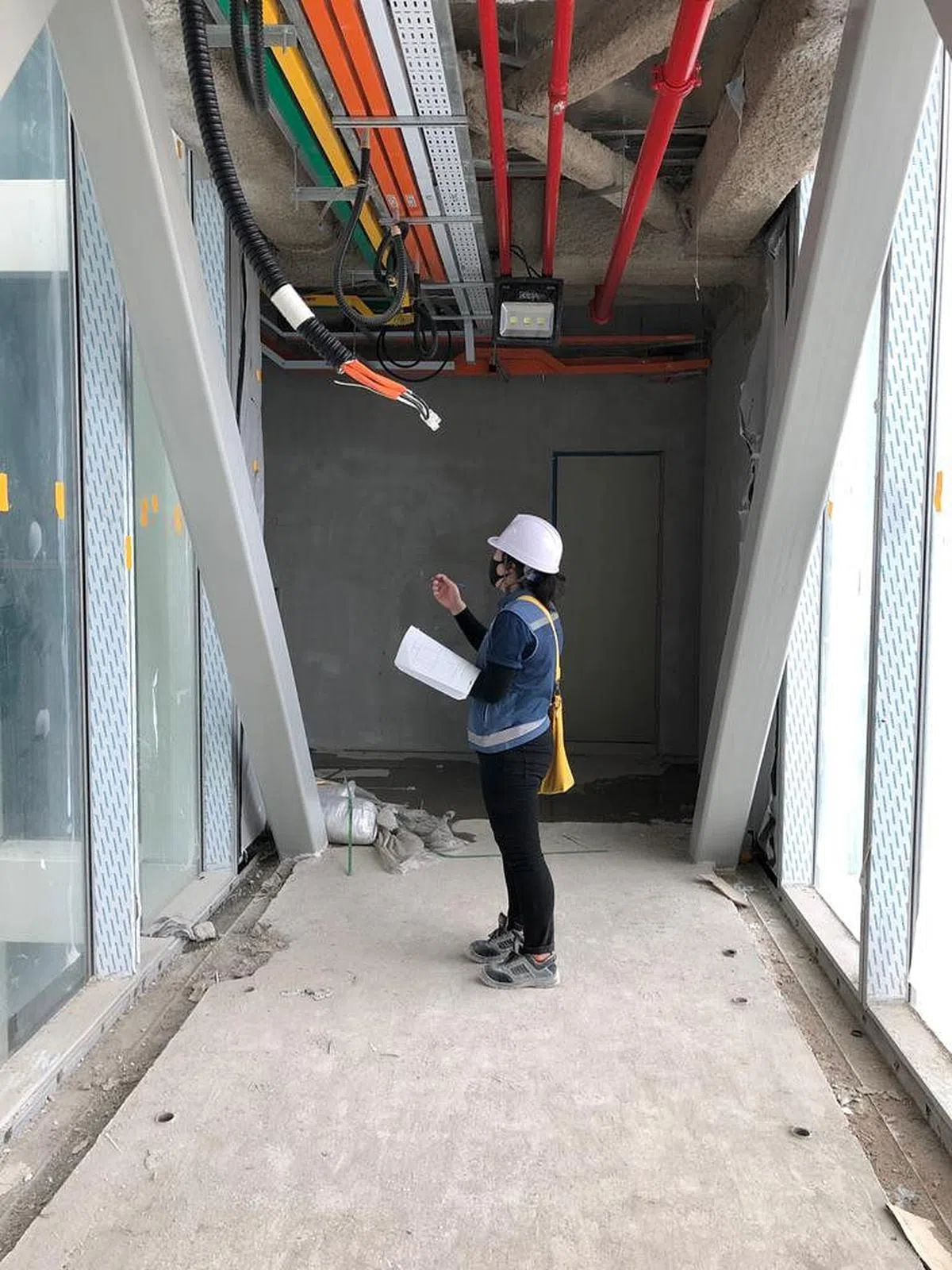 刘励贤不否认在工地工作，确实比在办公室的工作更难，因为在工地里的第一条件，就是对体力的要求比较高。（图／受访者提供）　