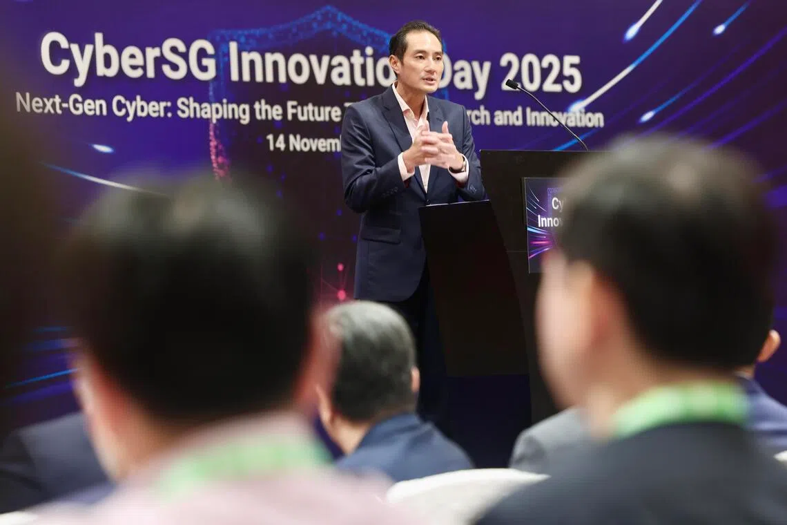 数码发展及新闻部兼卫生部高级政务部长陈杰豪星期五（11月14日）在网络安全创新日上，呼吁网络安全生态系统的利益相关者共同寻找解决方案。（陈斌勤摄）