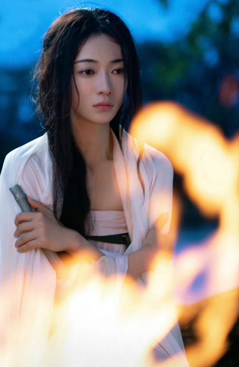 剧中吴谨言得知被夫君背叛时生无可恋。（取自剧集微博）