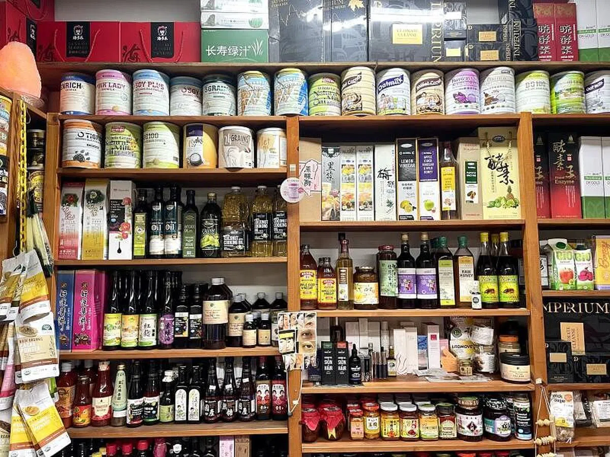 来自不同国家的多元化产品，很受顾客欢迎。（受访者提供）