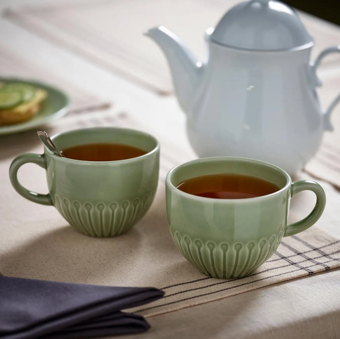 Strimming茶杯从杯底到杯肚的立体图案，像从土地冒出头的新芽。（IKEA图片）