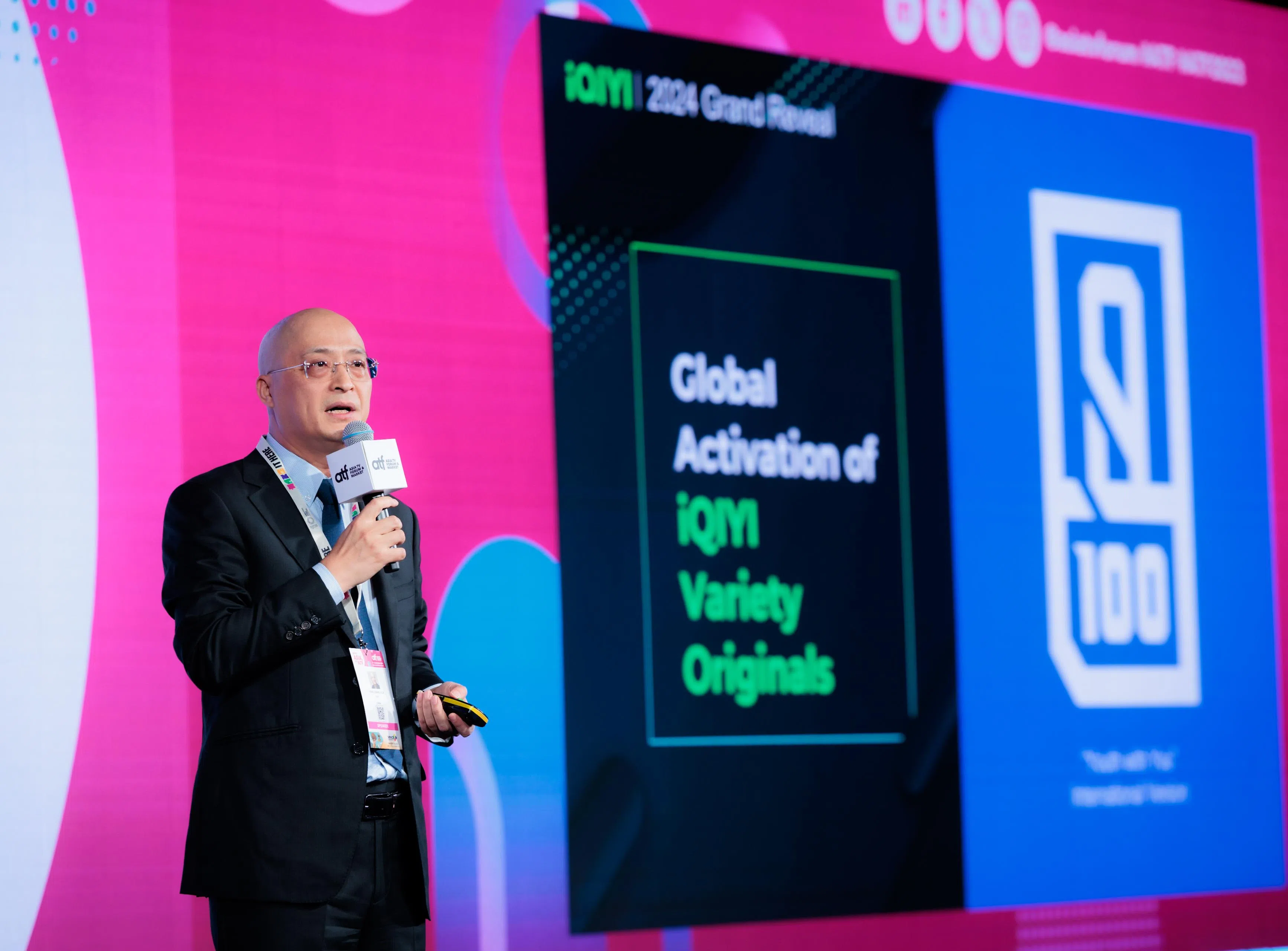 爱奇艺电影及海外业务事业群总裁杨向华不久前来新参加亚洲电视论坛与市场，在“iJOY海外悦享会”上宣布《青春有你》将推出国际版。（爱奇艺国际站提供）