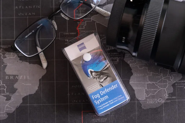 蔡司防雾喷雾可以用于眼镜和相机镜头。（互联网）