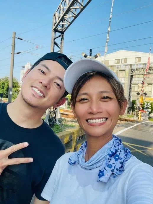 宥胜的老婆林慈惠（右）原来对他性骚扰一事早已知情。（互联网）