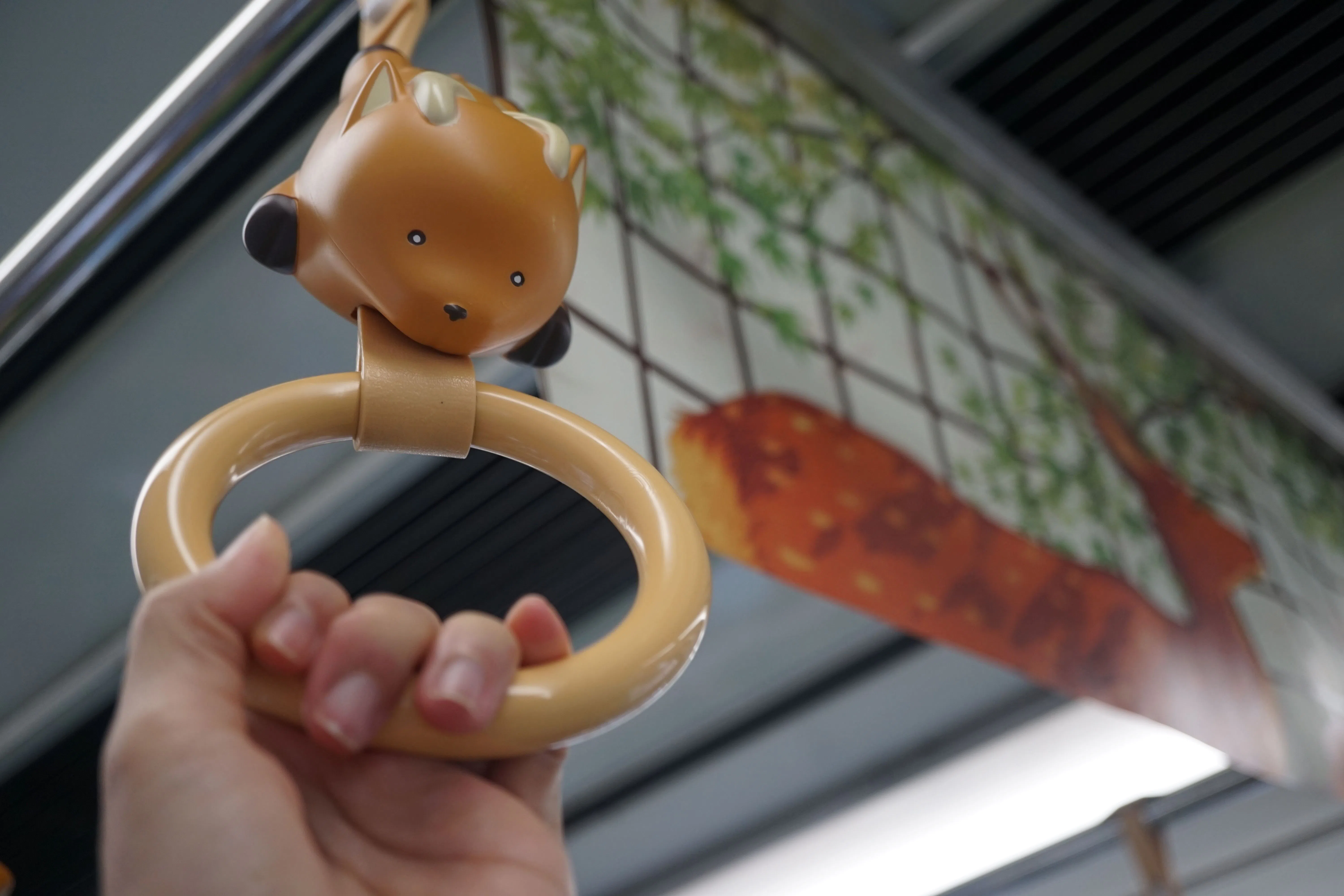 Holding a handgrip shaped like a deer-head feels like leading a little deer by the hand.（Photo: Ye Huanling）