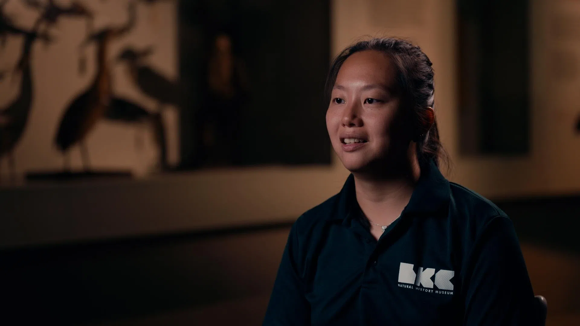 郑雁予坦言，自己从事的工作并非光鲜亮丽，有时还得忍受公众的无礼和不理解。（视频截图）