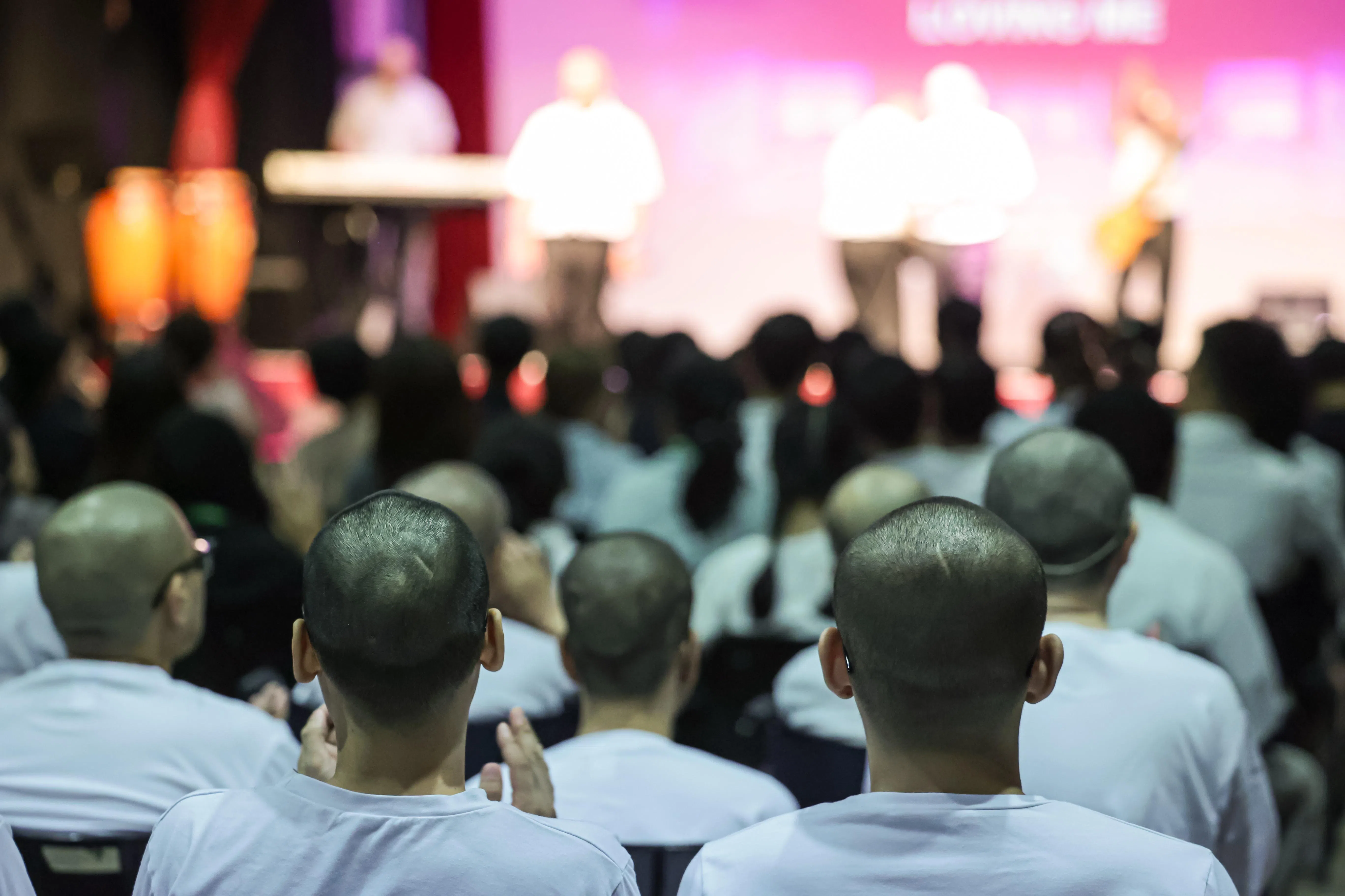 尤雷什希望这场演出能对狱友带来一些正能量，为狱中生活留下一些美好回忆。（李冠卫摄）