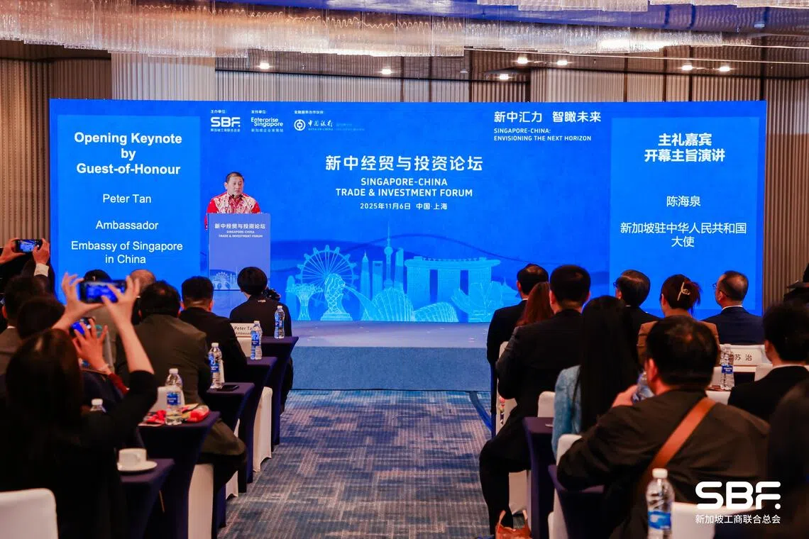 由新加坡工商联合总会主办的第八届新中经贸与投资论坛星期四（11月6日）在上海举行，与中国国际进口博览会同期开展。（新加坡工商联合总会）