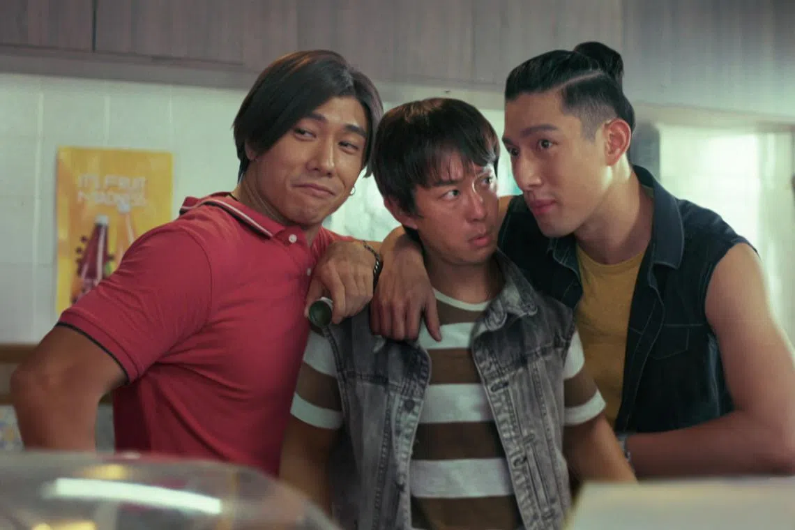 陈泂江（左起）、田铭耀和孙政在《金色大道》原是好友，却在追梦的过程中逐渐迷失和丧失人性。（Netflix提供）