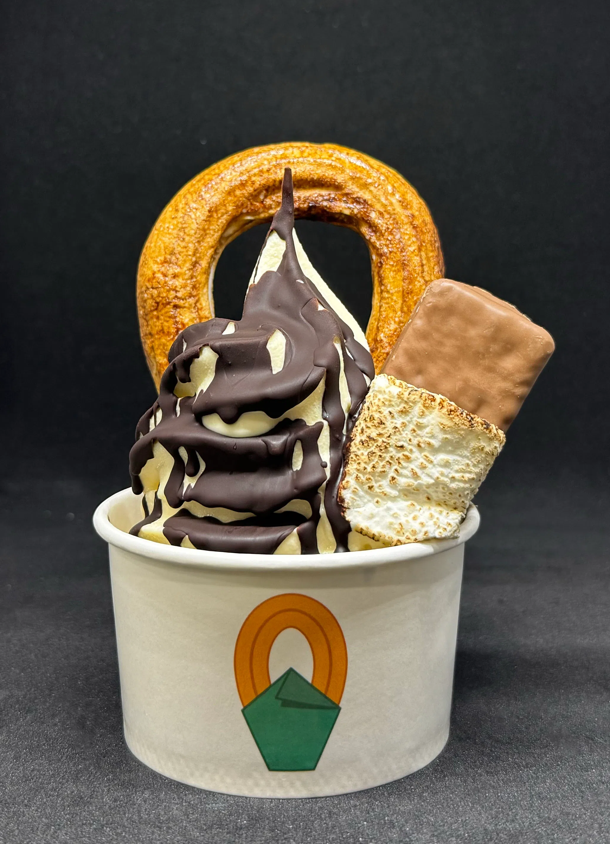 “S’Mores”圣代有烤棉花糖和Tim Tam饼干。（品牌提供）