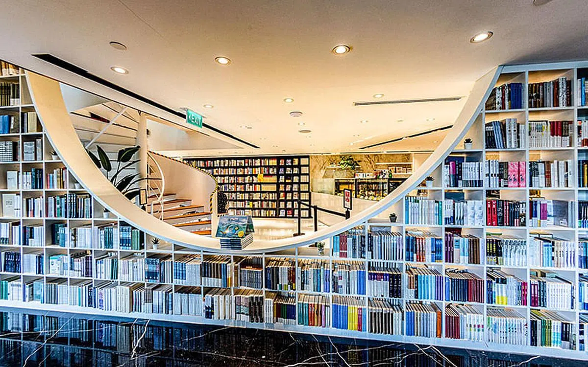 文艺范十足，高颜值的卓尔书店，适合各年龄段读者。（图／卓尔书店提供）