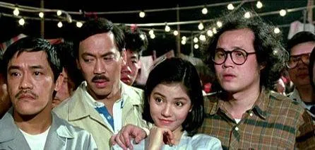 吴耀汉（左一）参演《奇谋妙计五福星》。（互联网）