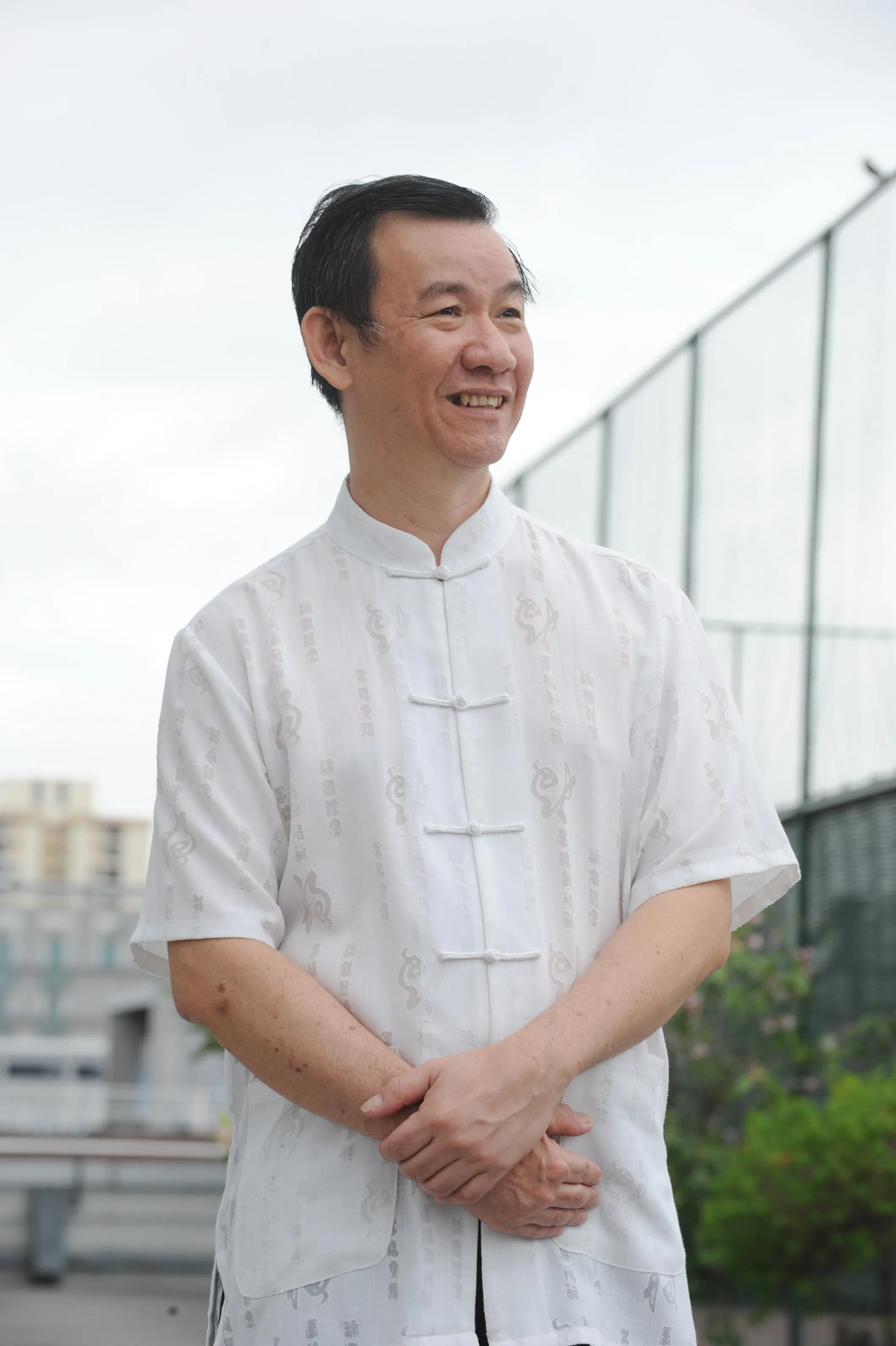 王其俊脱离黑帮后，开始接触社区服务，也常利用自己的人脉关系，帮求助者摆脱阿窿的骚扰，他“黑白通吃”的名声渐渐传播出来，越来越多人找他帮忙。（档案照片）