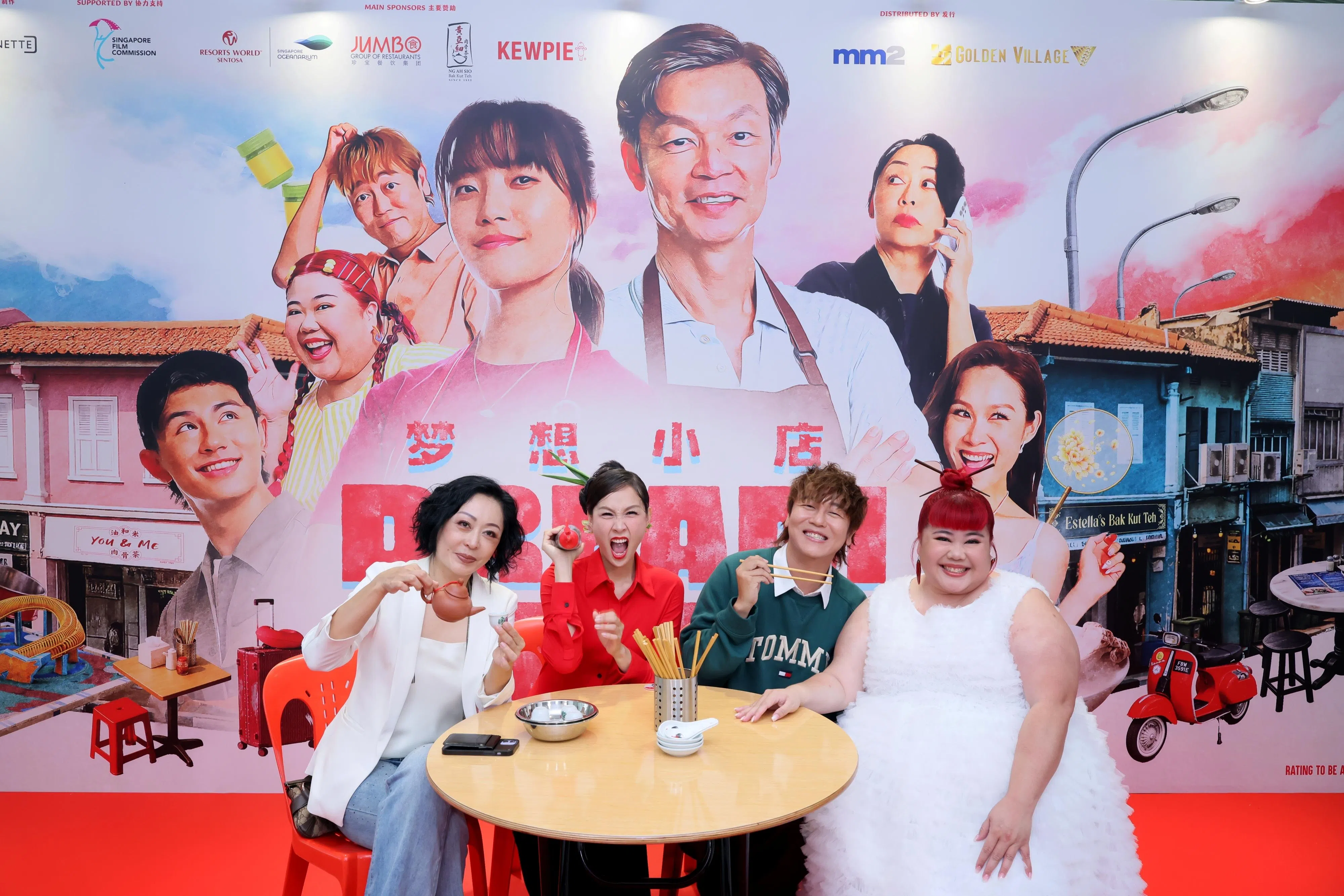 薛素珊（左起）、雅慧、赖宇涵和林茜茜和导演李安合作愉快。（龙国雄摄）