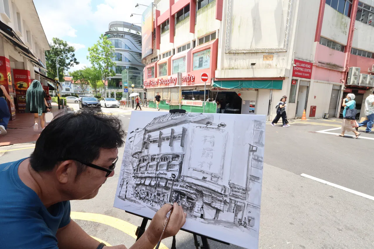 本地画家蔡的𣚦得知杂志店要结束营业后，决定将杂志店这个充满记忆的角落画下来，让下一代新加坡人看到这段珍贵的记忆。（梁麒麟摄）