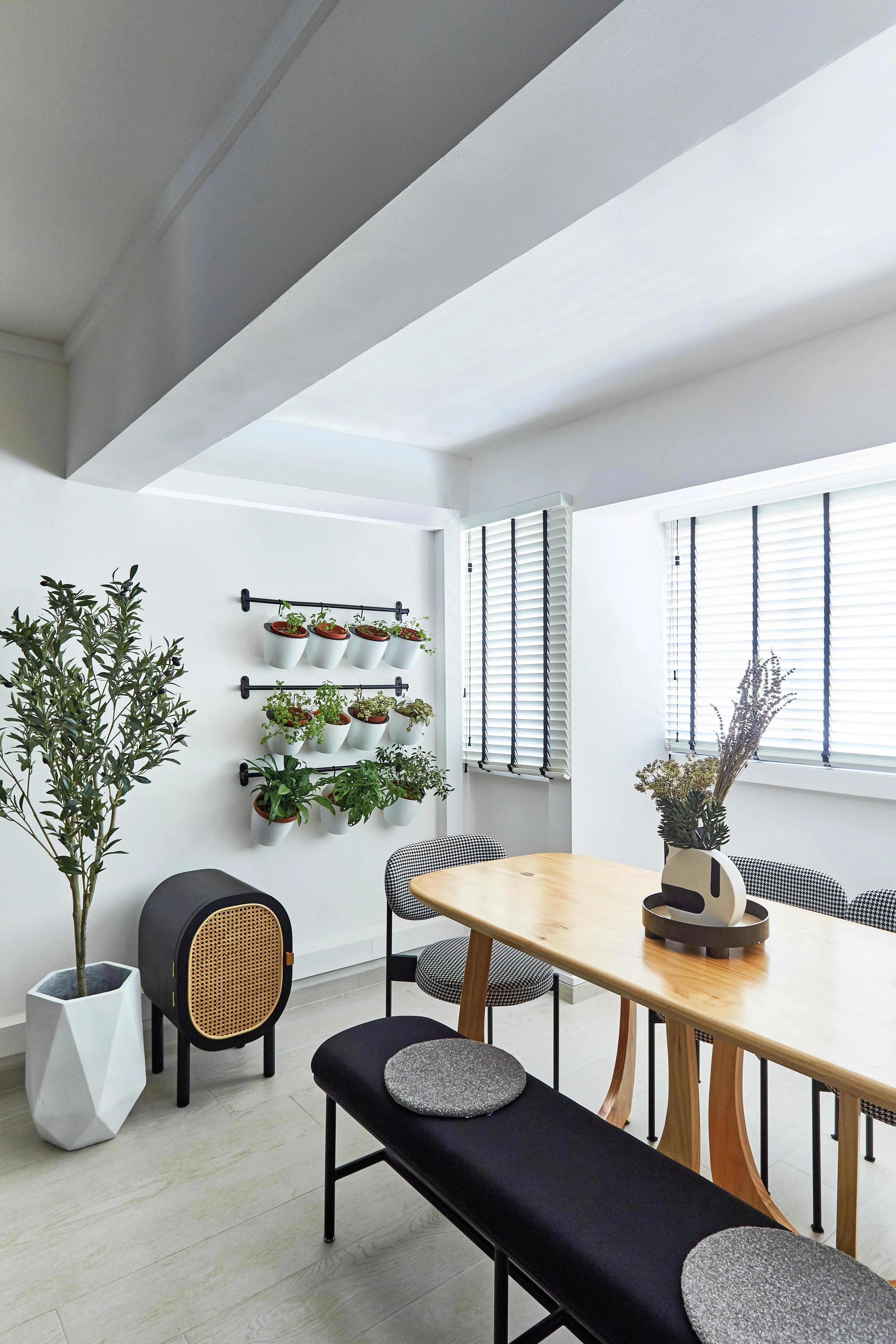 
亲生物设计如绿植墙与室内小型景观等，能提升视觉质感。（档案照）