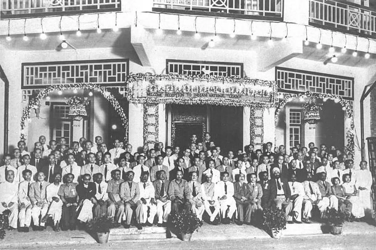 1949年怡和轩欢迎印度总理尼赫鲁（前排右11）到访。（图源：国家档案馆）