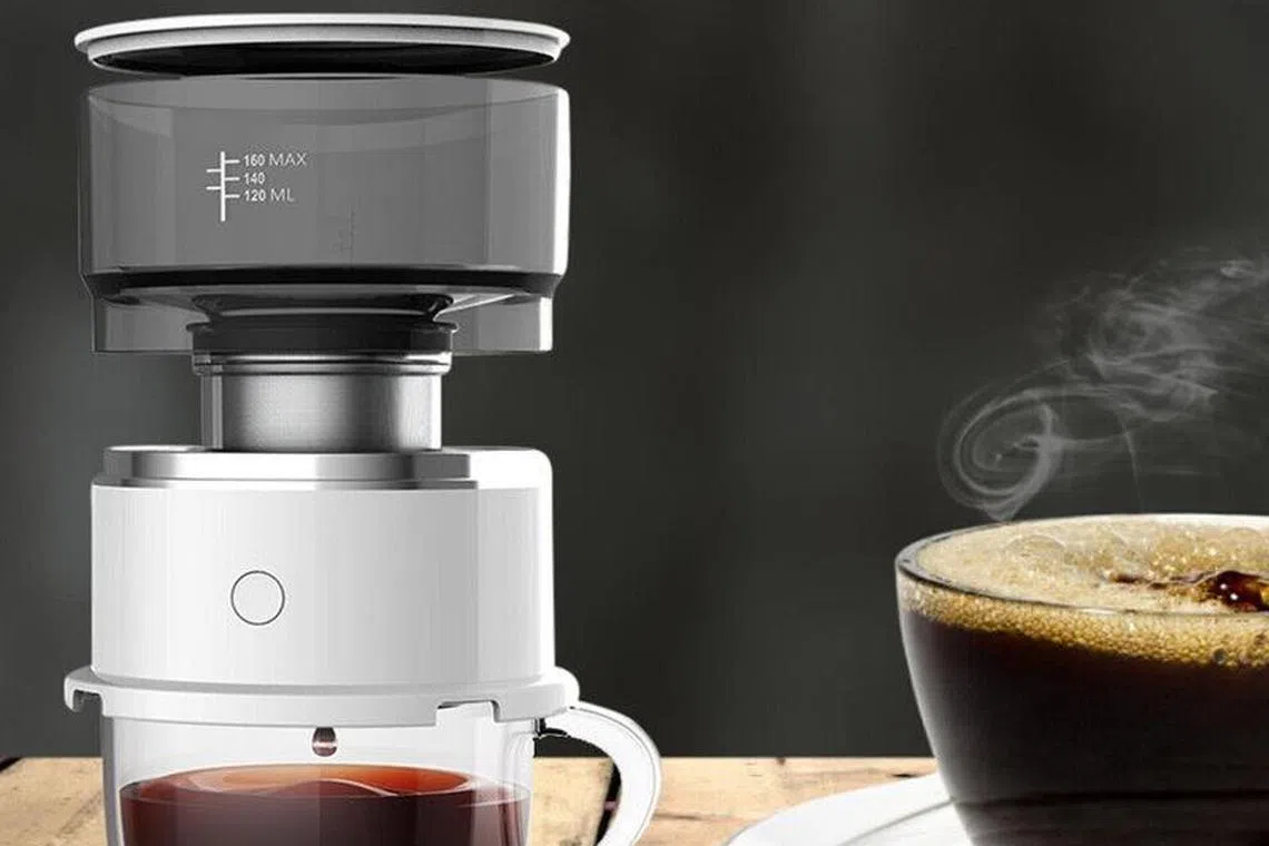 Lwithszg便携式咖啡机重量轻，体积小，便于储存。（商家提供）