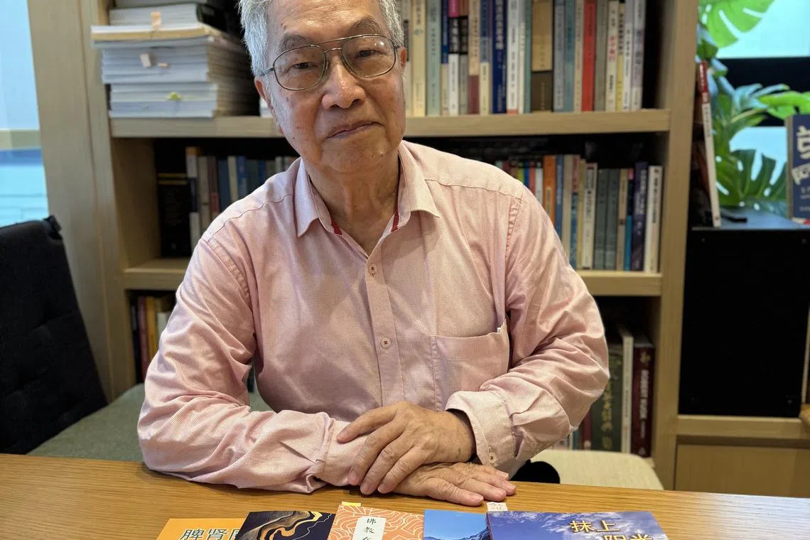 本地资深作家、诗人贺兰宁也是一位中医学者。（档案照）