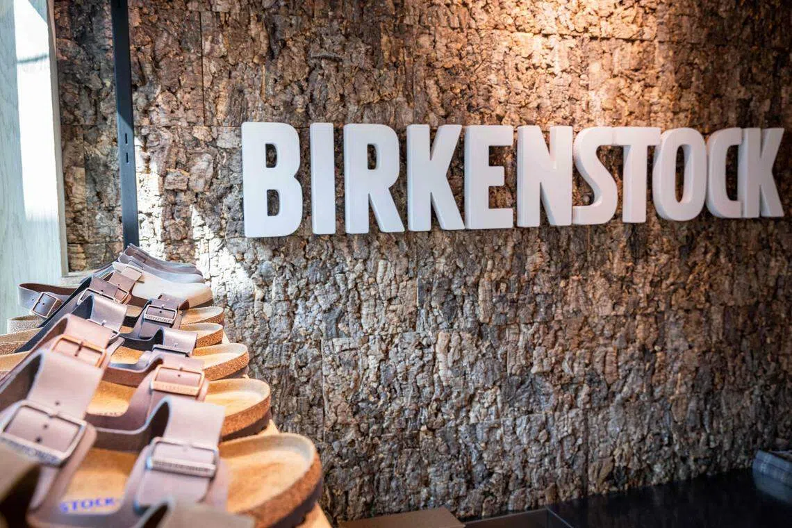 Birkenstock的主要客户：千禧一代消费者就占了该品牌销售额的31％，婴儿潮代则占30％。（法新社）
