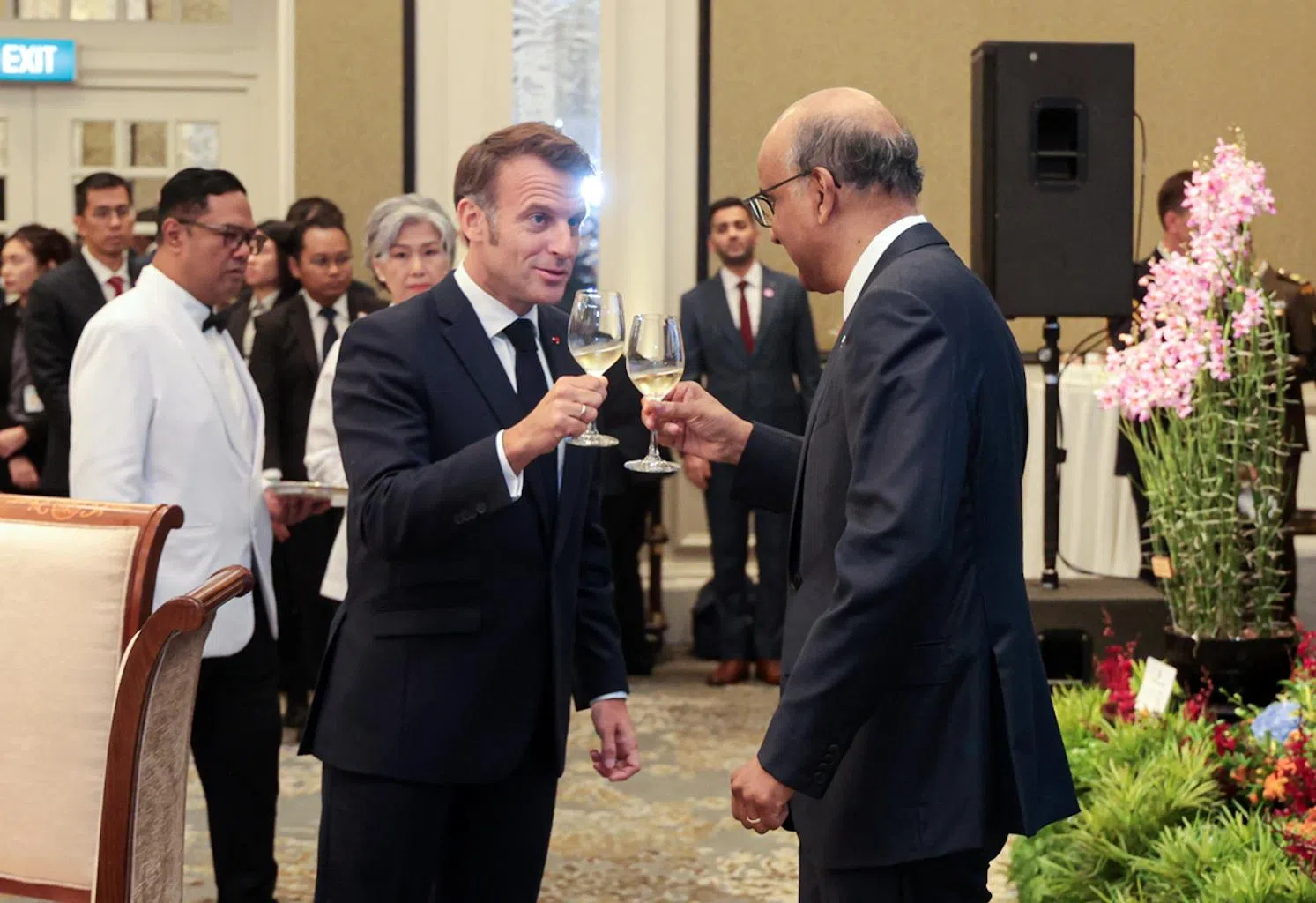 尚达曼总统（右）星期五在莱佛士酒店设国宴招待马克龙，并肯定新法关系为两国人民带来实质益处，这体现在经济合作、创新发展、教育与文化交流等多个层面。（李冠卫摄）