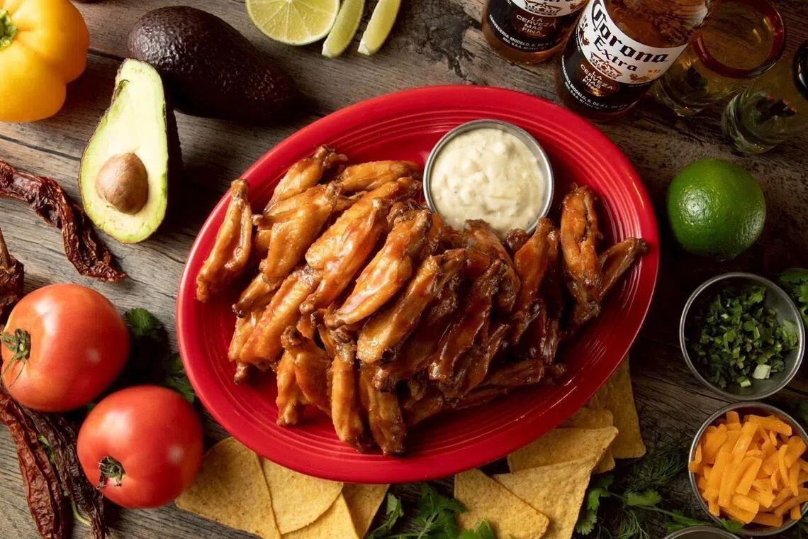 水牛城辣鸡翅外酥内嫩。（餐馆提供）