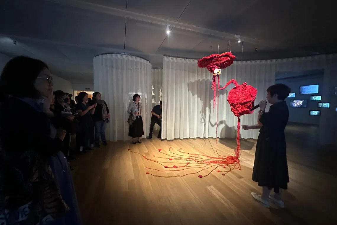 台湾艺术家武玉玲作品《生命轴》。（黄向京摄）