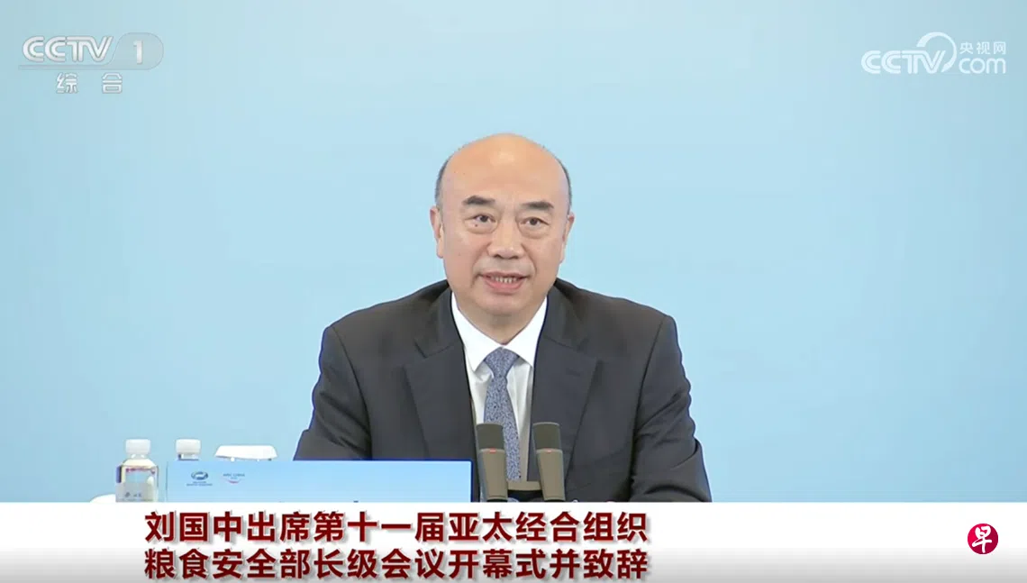 第十一届亚太经合组织（APEC）粮食安全部长级会议星期二（8月25日）在浙江省会杭州召开，中国国务院副总理刘国中出席开幕式并致辞。 （央视视频截图）