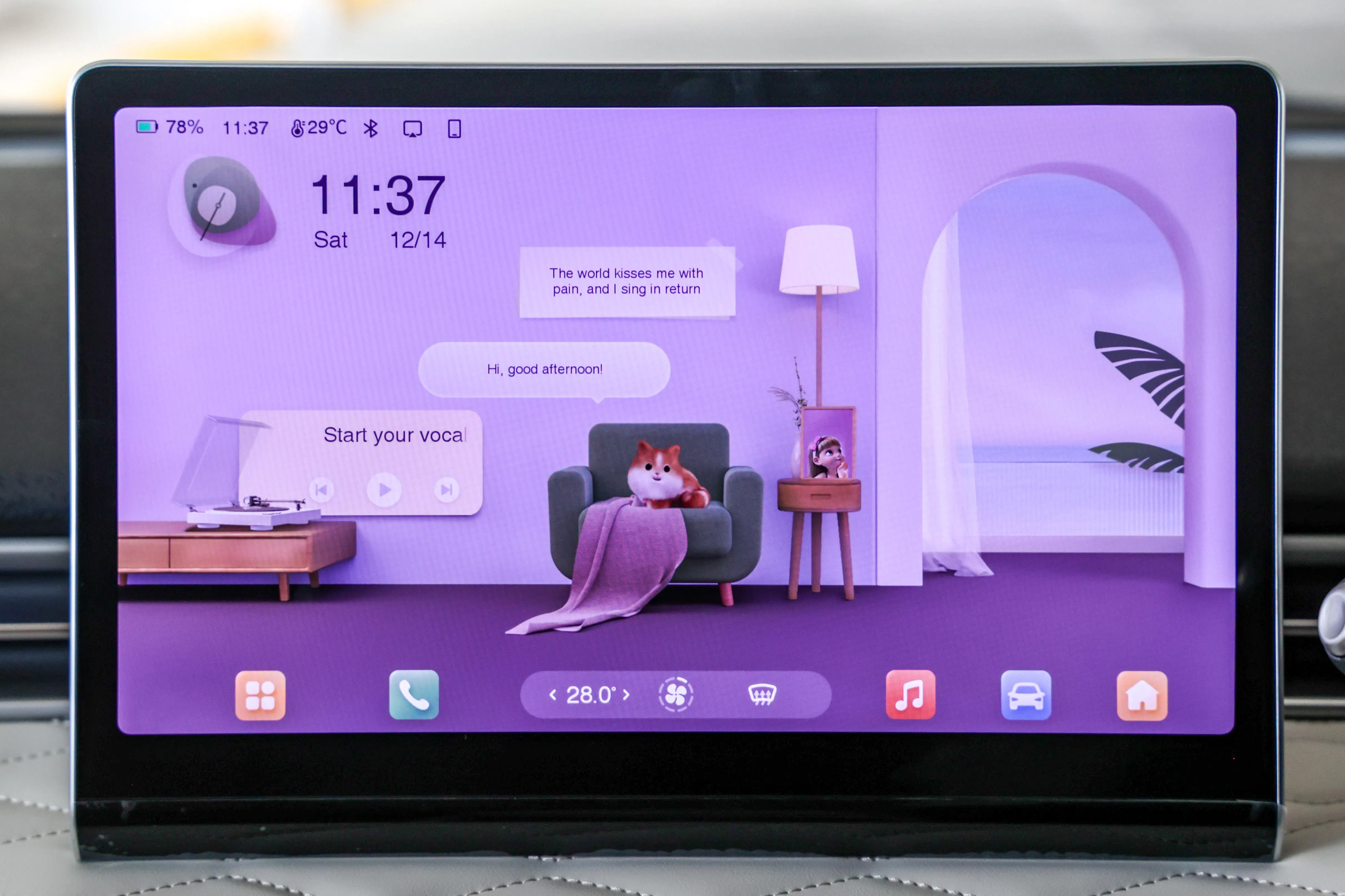 中控屏操作界面以客厅为主题，设计很可爱。（陈斌勤摄）