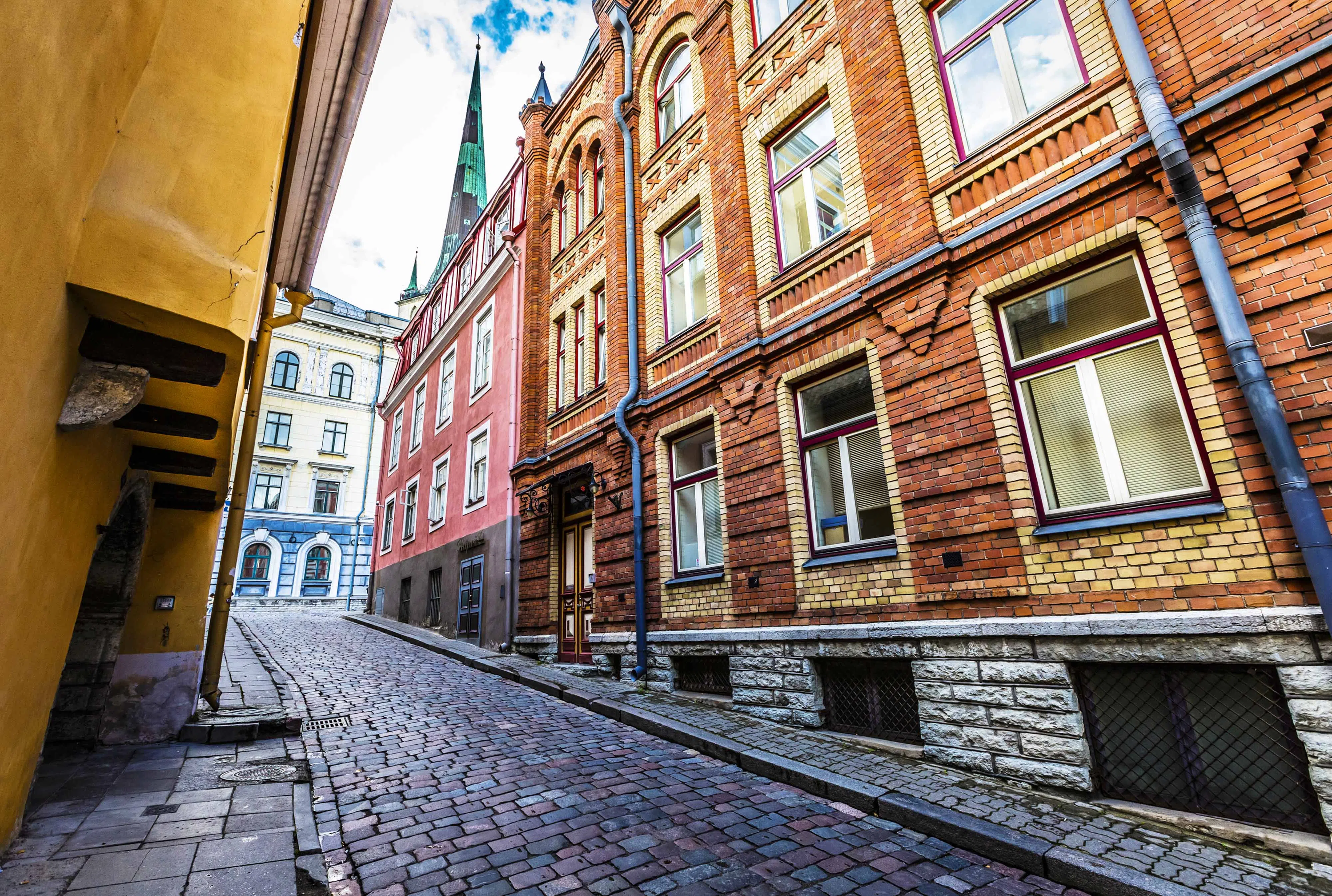 下城区的砖石小街有迷宫般引人入胜的美。（蓝天游摄）