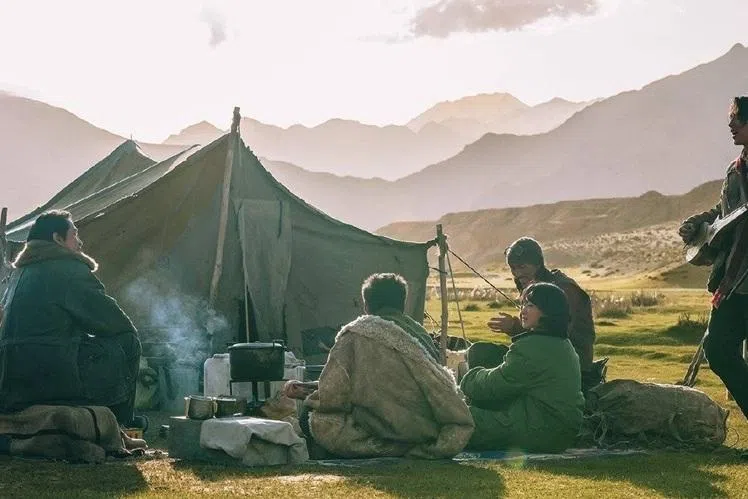 剧集在青海高原取景，展现当地壮丽山河景致。（互联网）