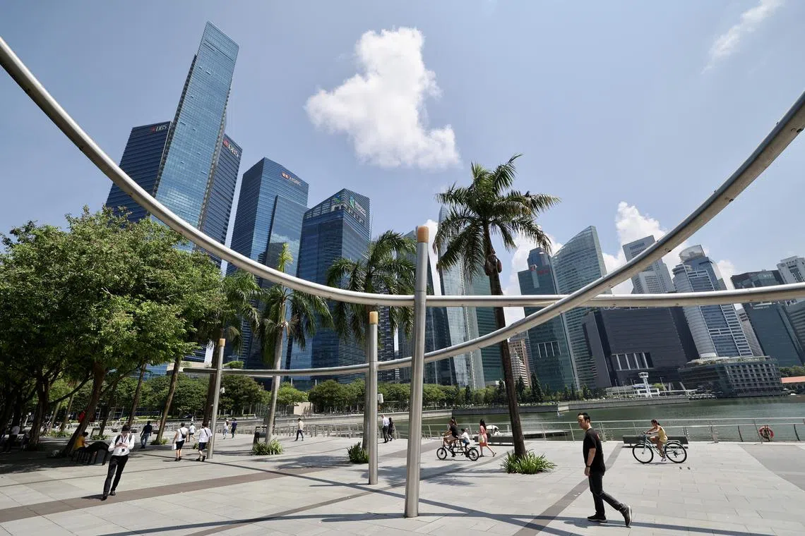 去年收入第10百分位低薪就业居民总月入为1800元比10年前增50％ | 联合早报