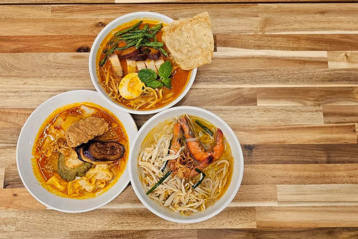 咖喱面、鸡丝虾肉河粉、咖喱肠粉，食材新鲜，口味正宗。（黄亿敏摄）