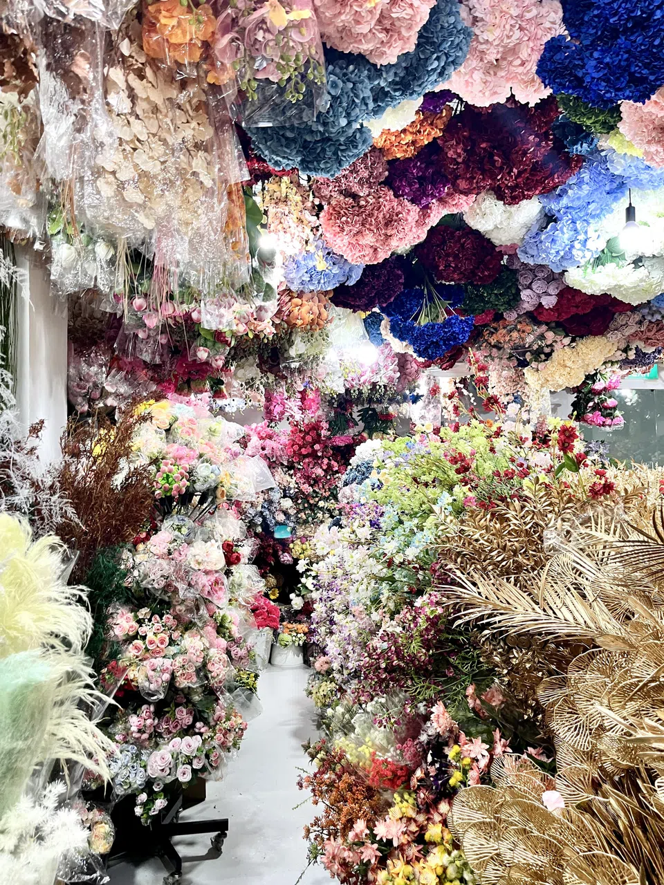 Lee Flora提供各式各样的永生花、干花、塑料花和通草花。（陈映蓁摄）
