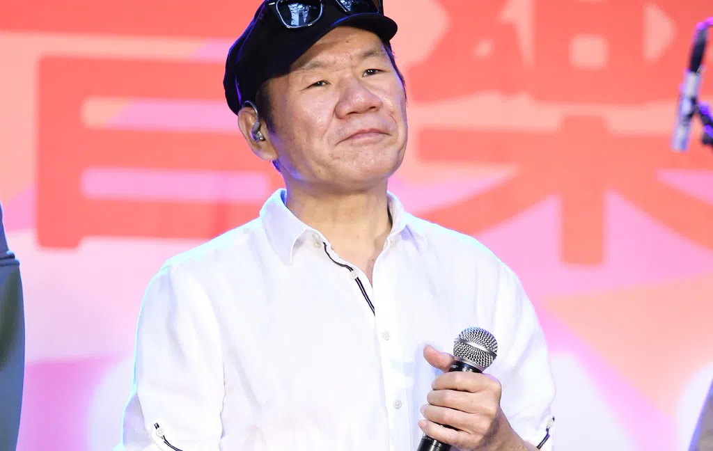 赵传百岁母亲离世，两年内失去双亲仍敬业忍痛完成演出。（互联网）