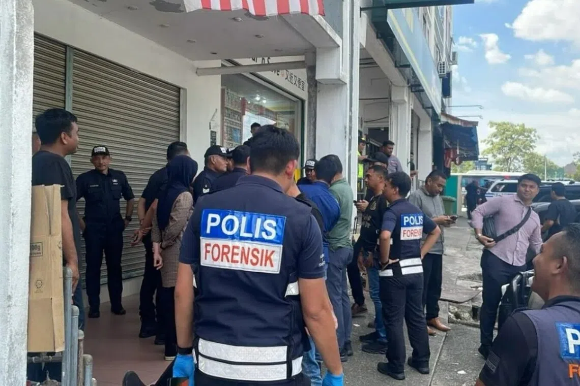 森美兰汝来迪沙帕玛（Desa Palma）商业区停车场星期一（12月22日）上午6时许突然发生爆炸。警方接获投报后到场调查。（星洲日报）