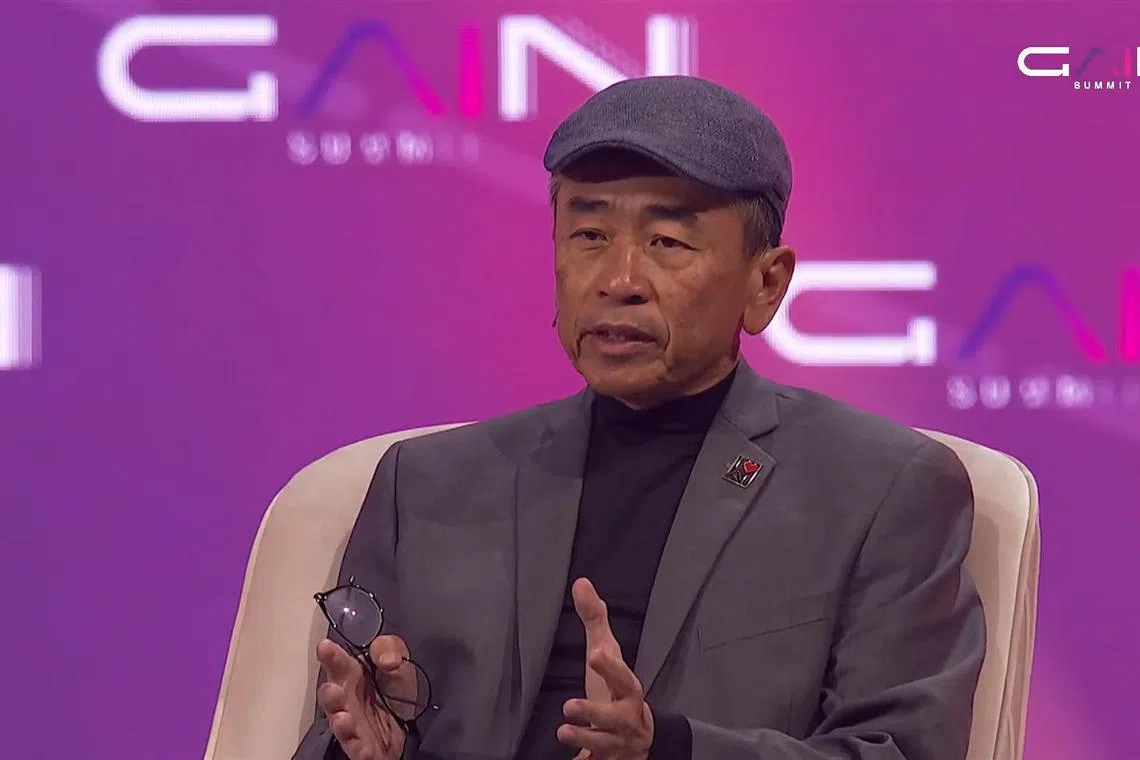 施忠伟预计，通用AI要达到人类智能水平，可能会在2030年之前达到80%，剩余的需要更长时间。（官方直播视频截图）