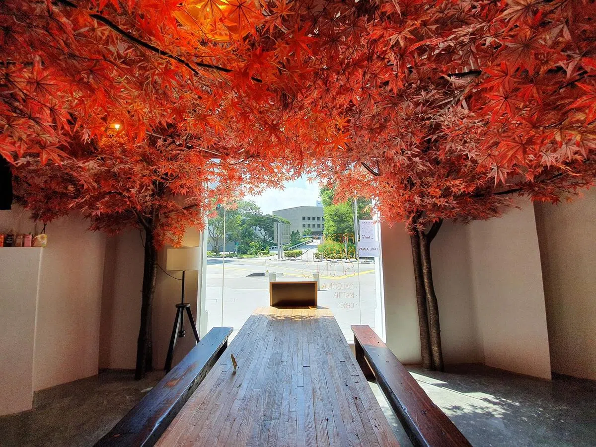 Kreams以秋天枫叶装饰为主（图/Kreams面簿）。