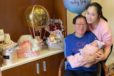 34岁马来西亚女星 为76岁拿督富豪四年拼三胎