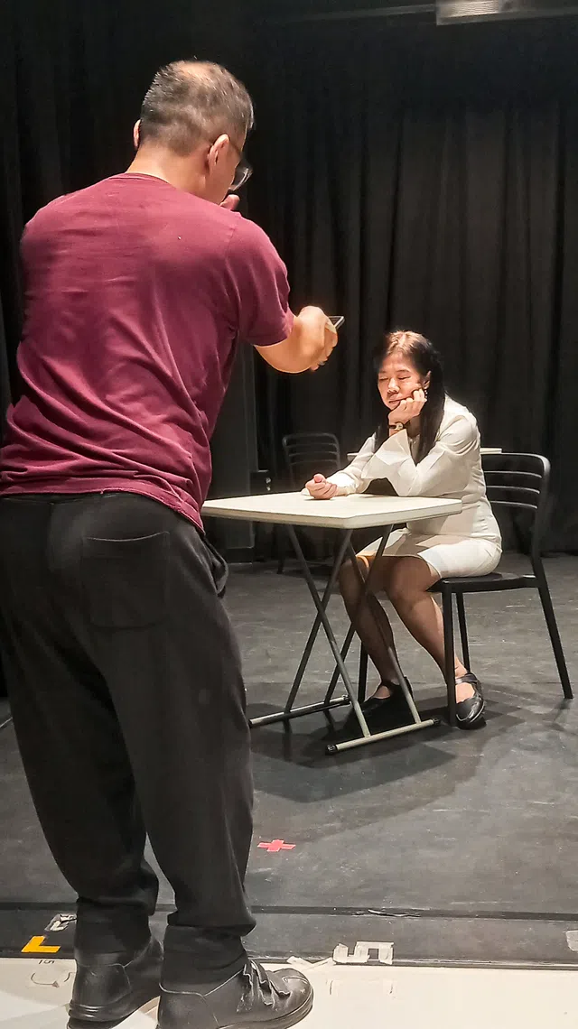 视障演员在演出中。（特殊才艺协会提供）