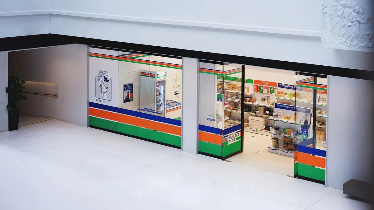 “[不太]便利店”用便利店的形式教导人们要环保救地球就得承受一些生活上的不便。